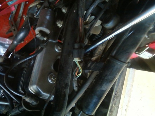 how a spark plug wrench fits a Ninja 250