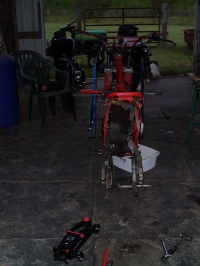 <89 xt600 tearin down 3>