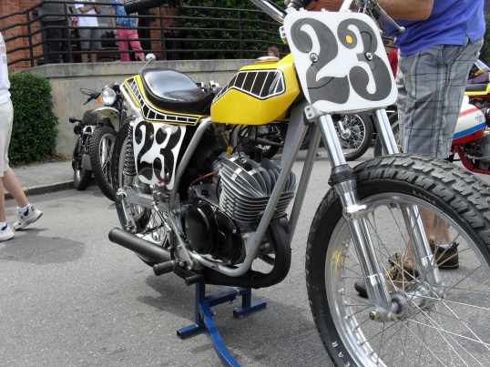 2 stroke Yamaha flat tracker
