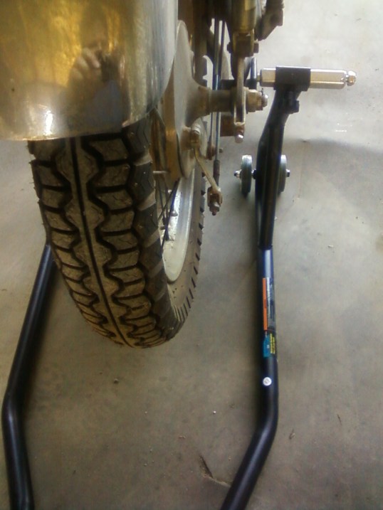 <Motorcycle swingarm rear lift & stand>