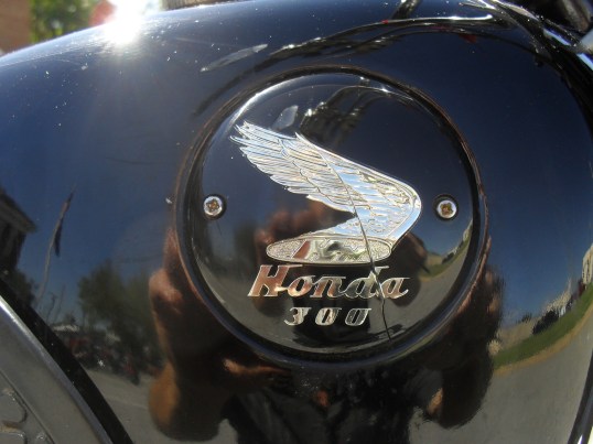 <CL77 300 tank badge>