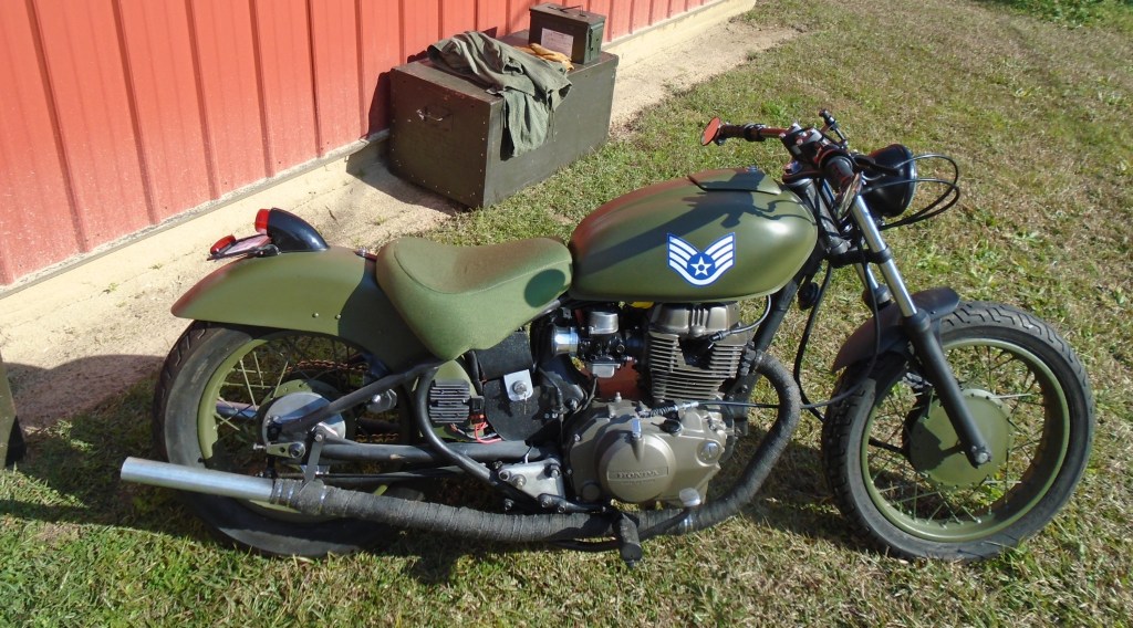 <kustom Honda CM400>