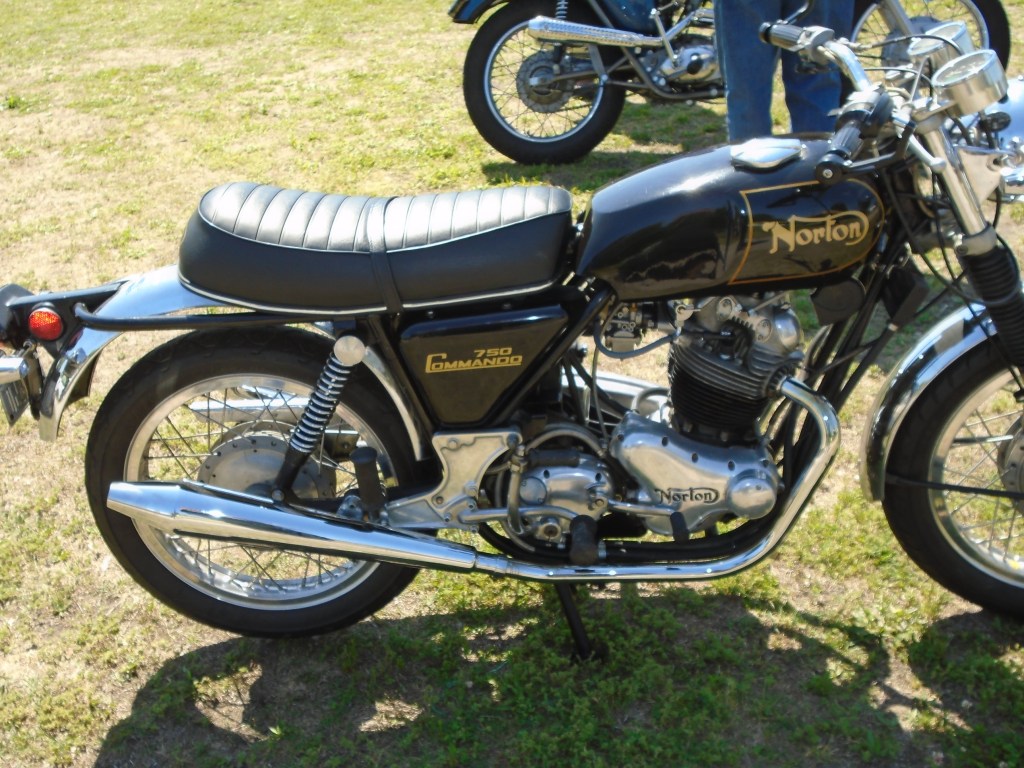<Norton Commando 750>