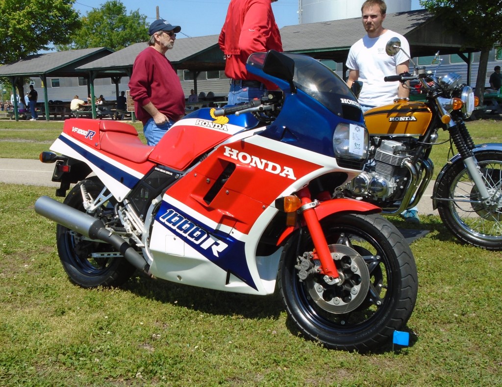 <Honda VFR1000 Interceptor>
