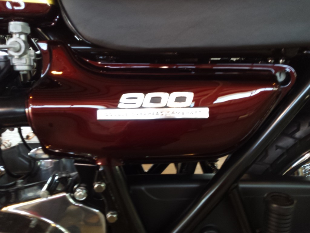 Perfect 1975 Kawasaki Z1B 900 sidecover