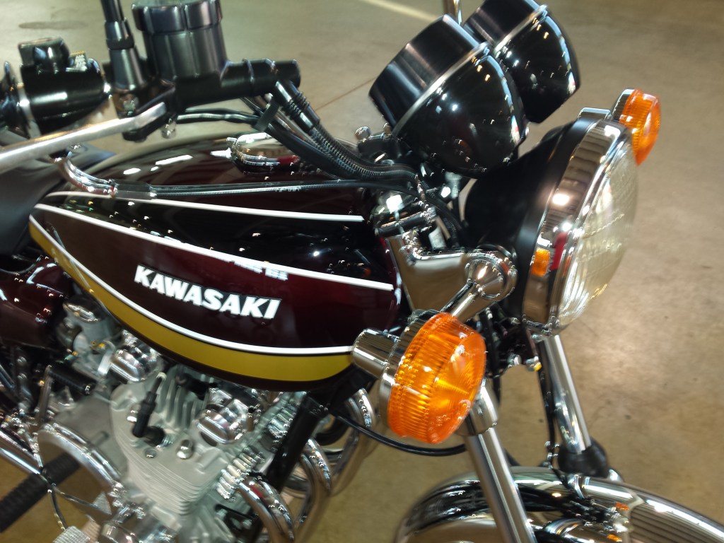 Perfect 1975 Kawasaki Z1B 900 front details
