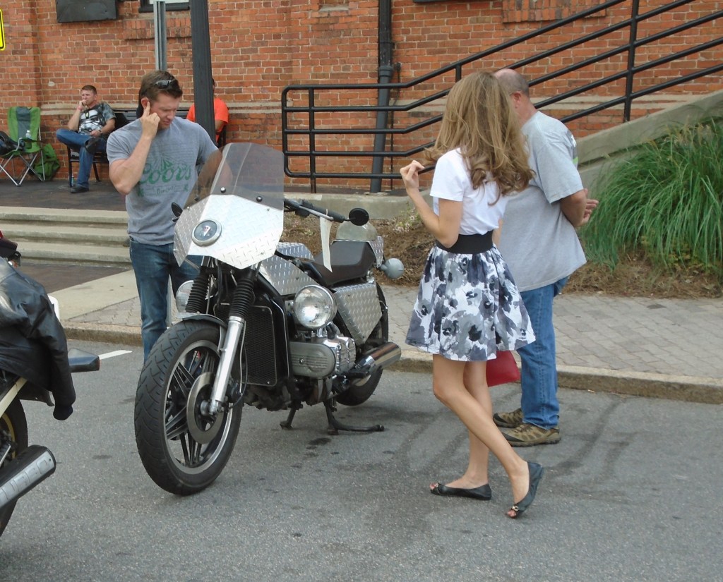 <diamond plate Goldwing>