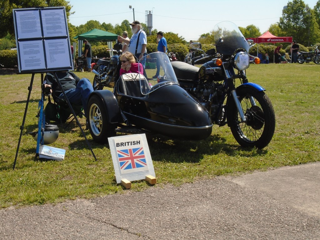 <77 Triumph Bonneville sidecar>